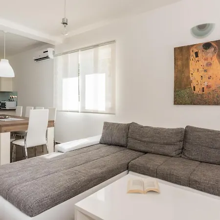 Iridis Villa